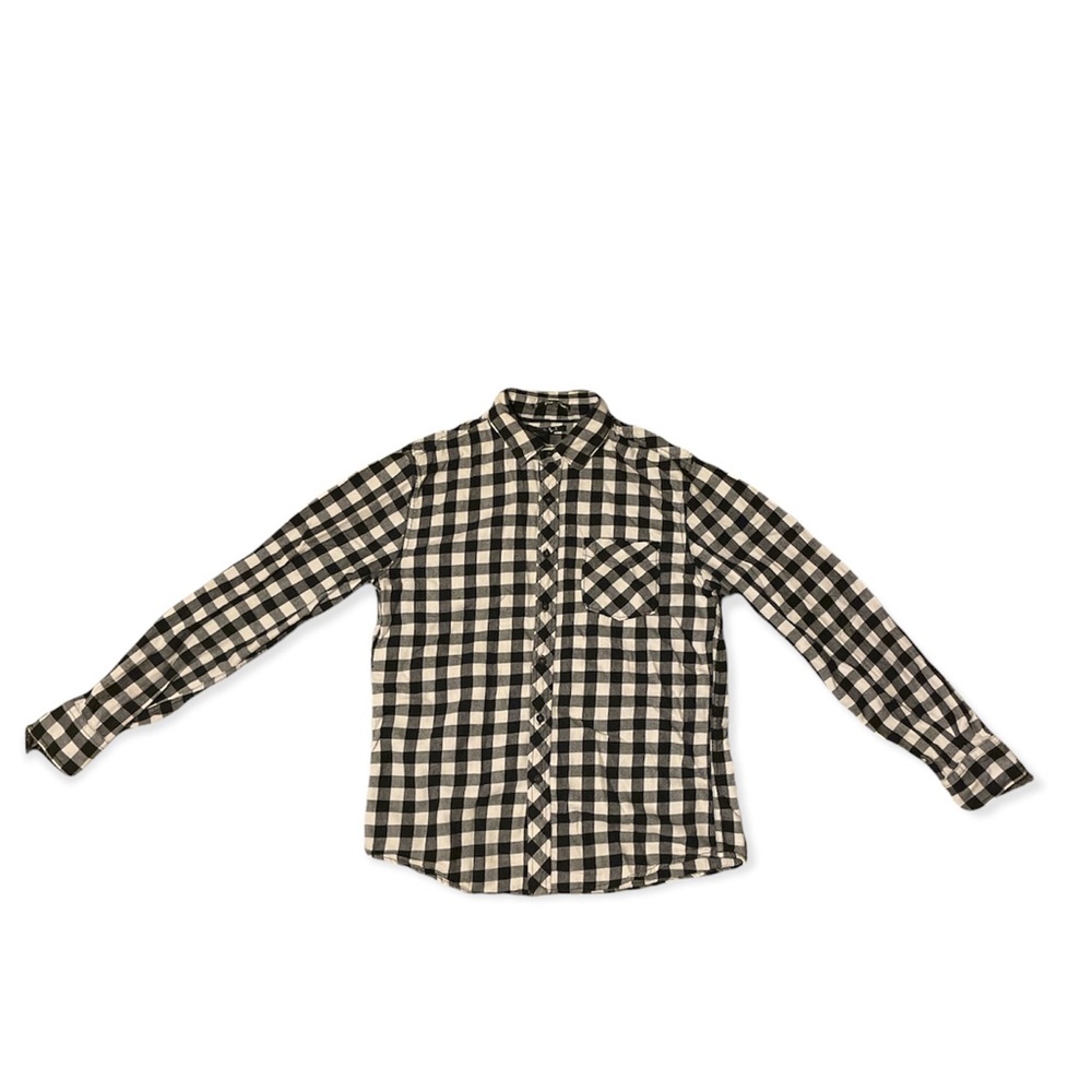 Black and white plaid casual button down!